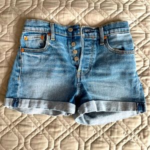 Hugh rise Levi shorts